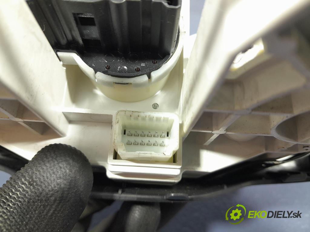 Suzuki Swift 2012 prepínač Klimatizácia: Prúd vzduchu: