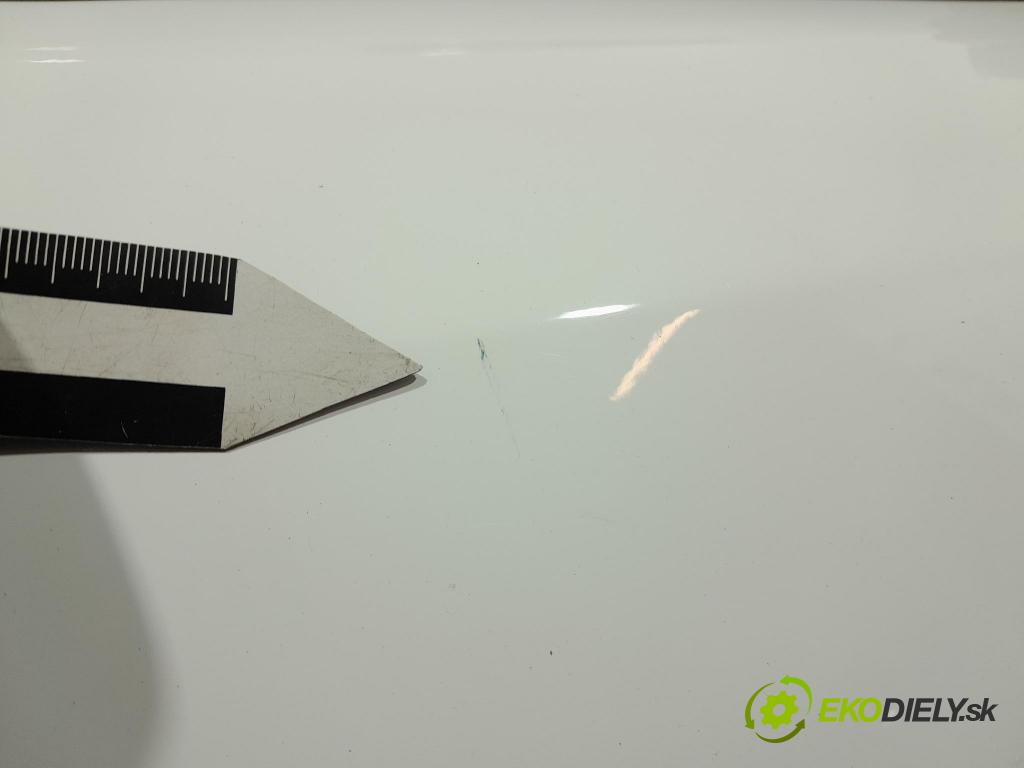 Suzuki Swift 2012 zadna dveře kufra: kufra: