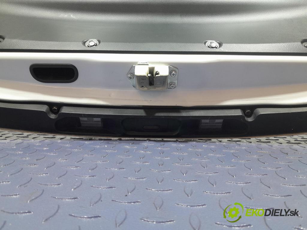 Suzuki Swift 2012 zadní dveře kufra: kufr 