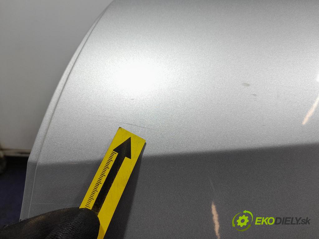 Peugeot 308 2013 dvere zad Vľavo:
