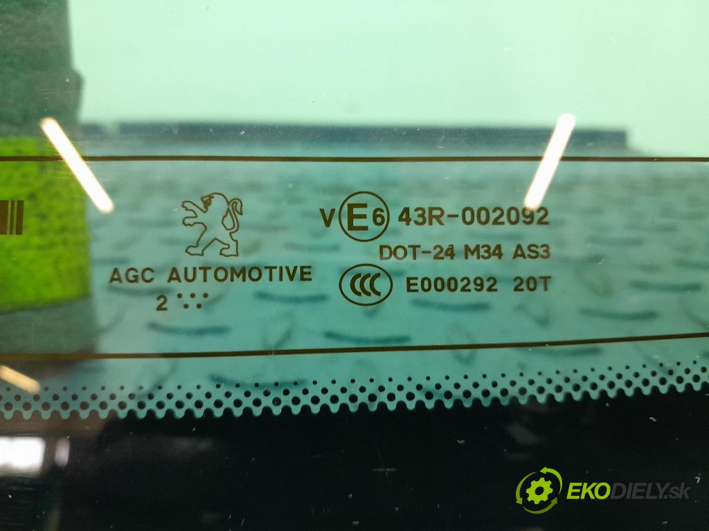 Peugeot 308 2012 sklo zadna