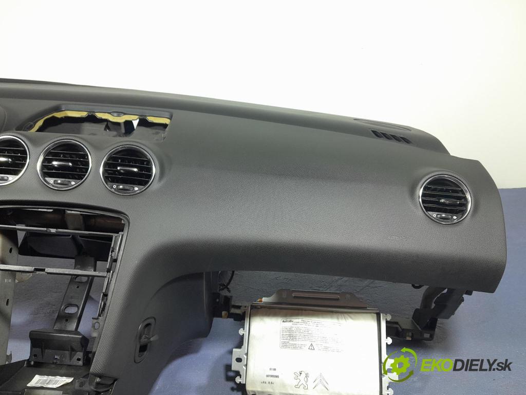 Peugeot 308 2013 kokpit,přistrojova deska