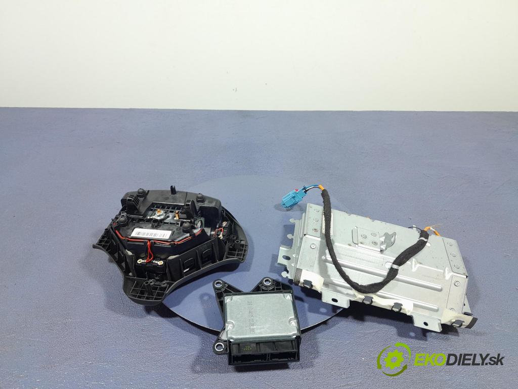 Peugeot 308 2013 kokpit,přistrojova deska