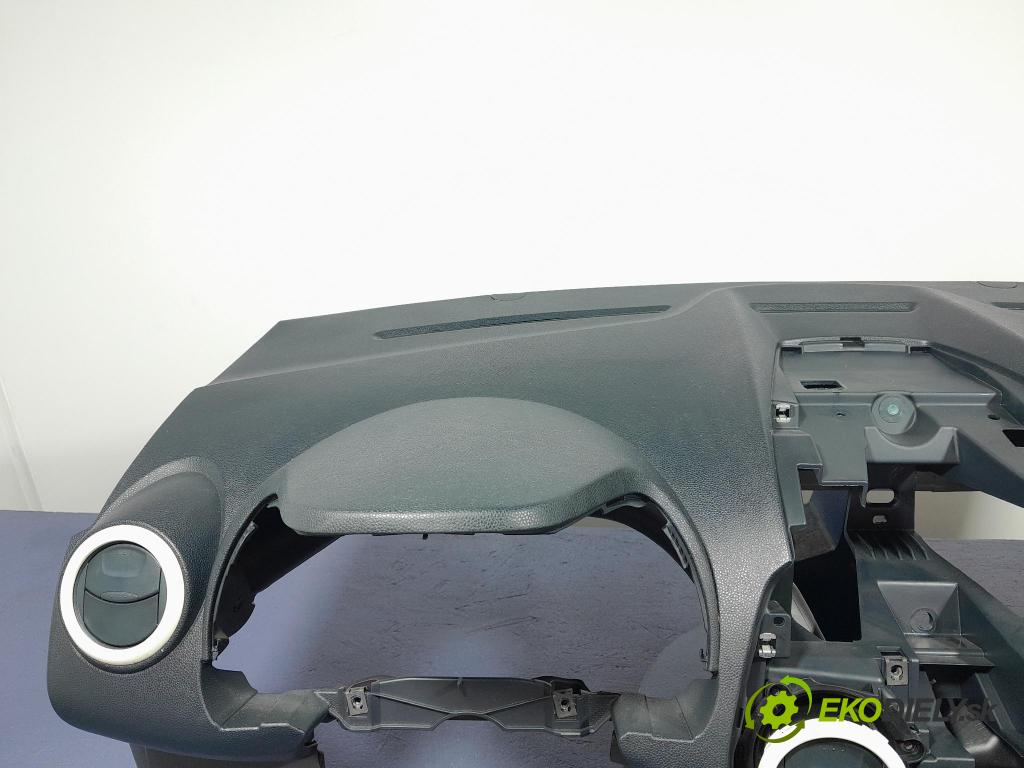 Ford Ka 2015 kokpit,pristrojová doska