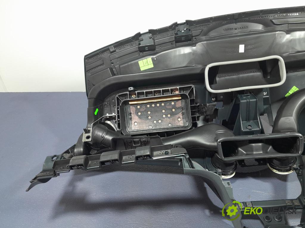 Ford Ka 2015 kokpit,pristrojová doska