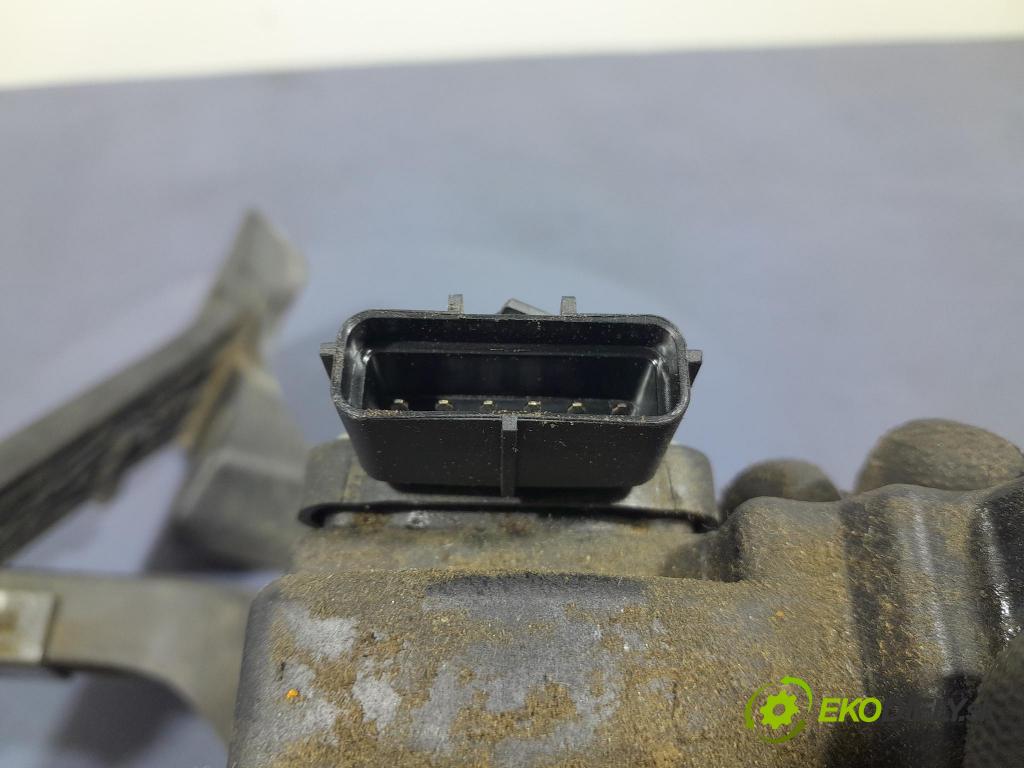 Hyundai Ix35 2011 pedal Plyn: 32700-2S100