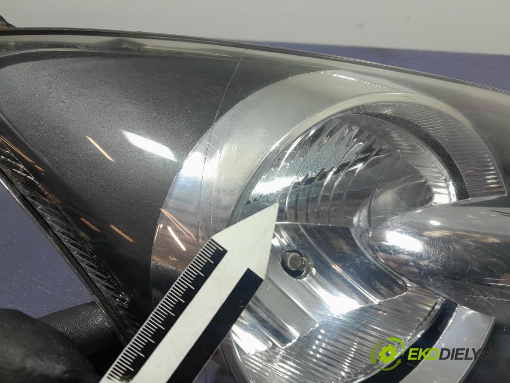 Toyota Aygo 2011 Reflektor: v pravo: