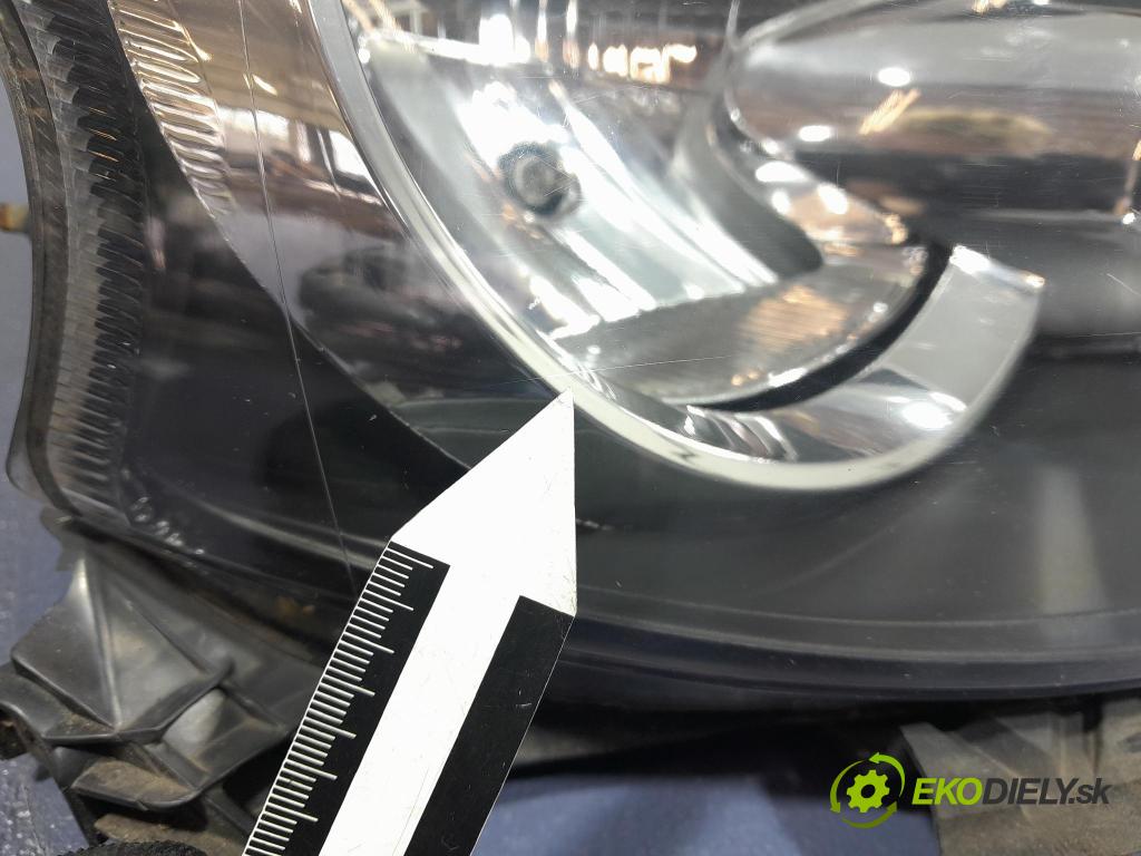 Toyota Aygo 2011 Reflektor: v pravo: