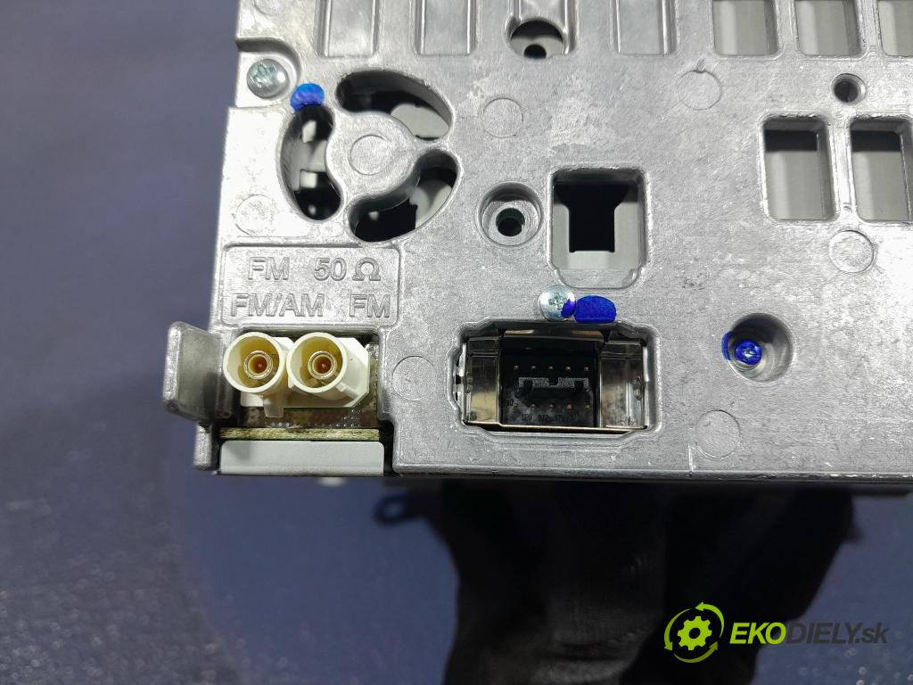 Audi A4 2012 Radio I Navigace: 8R1035186F