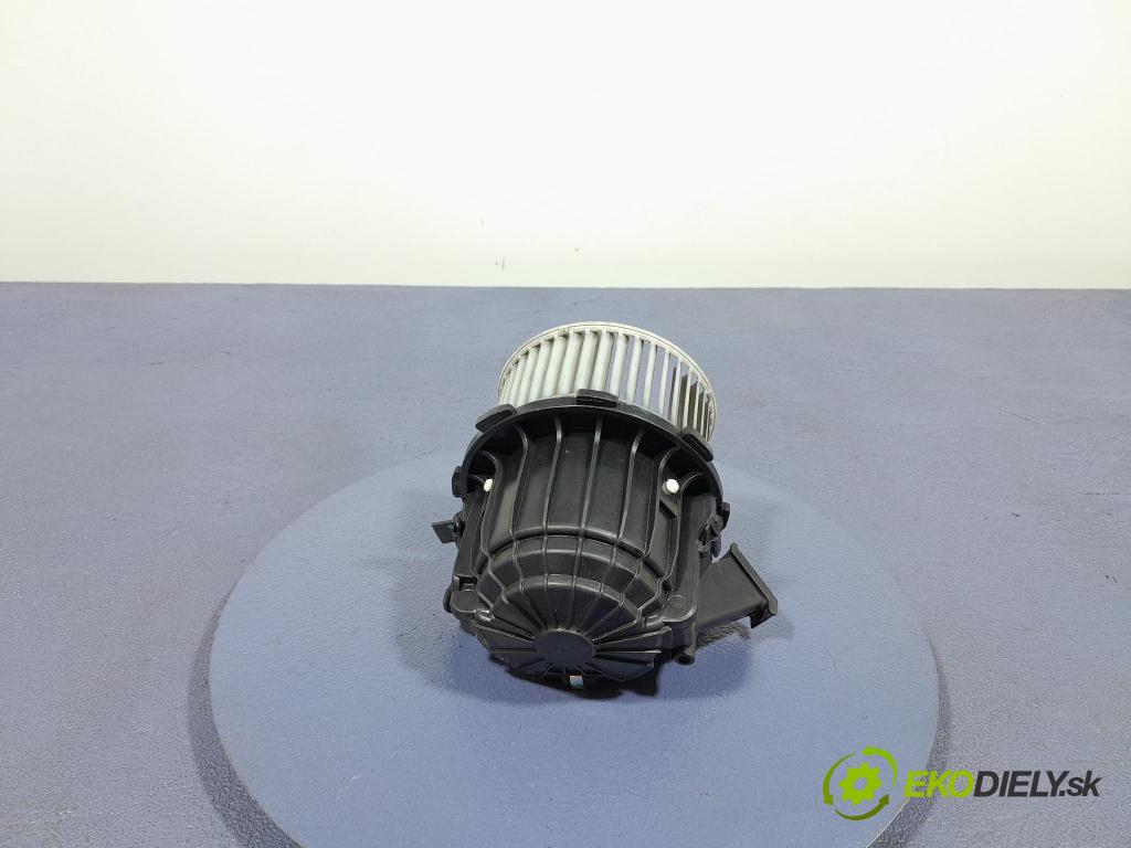 Audi A4 2012 ventilátor Vzduch: X6553