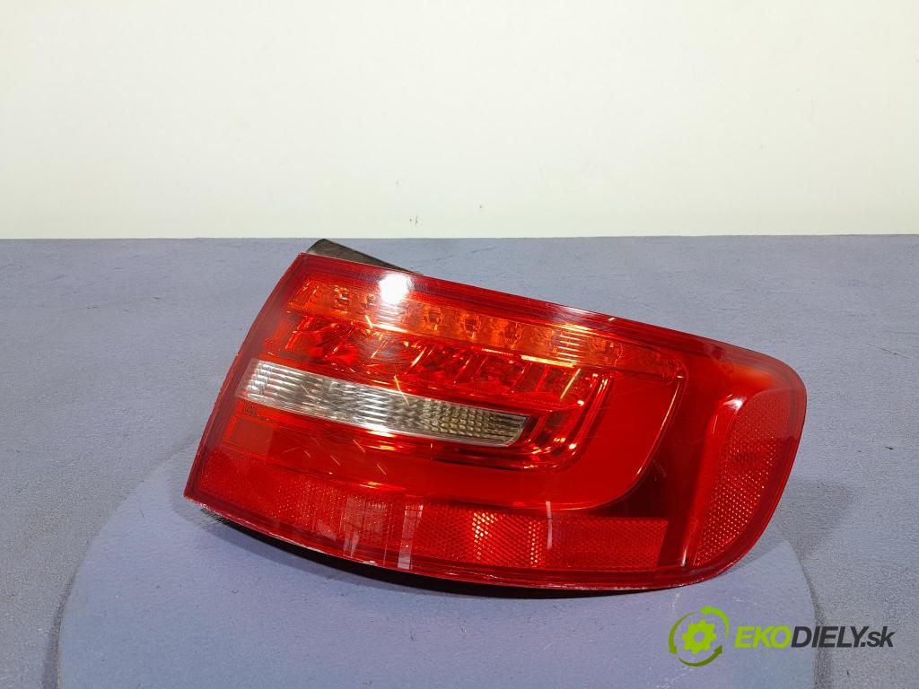 Audi A4 2012 svetlo / reflektor zad Prava: Vonkajsia: 8K9945096D