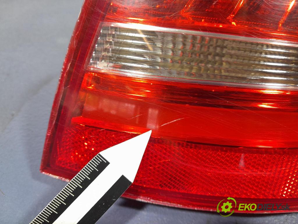 Audi A4 2012 svetlo / reflektor zad Prava: Vonkajsia: 8K9945096D