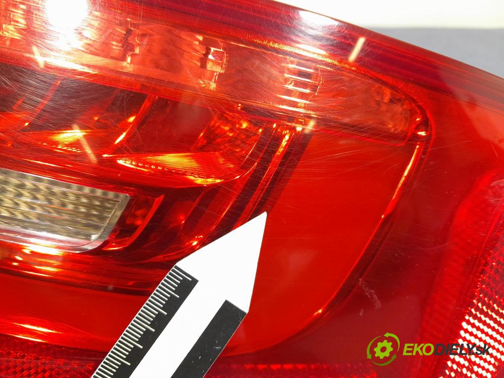 Audi A4 2012 svetlo / reflektor zad Prava: Vonkajsia: 8K9945096D