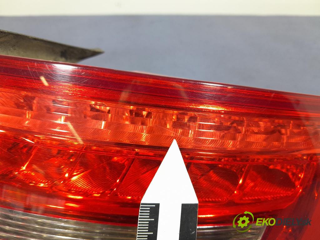 Audi A4 2012 svetlo / reflektor zad Prava: Vonkajsia: 8K9945096D