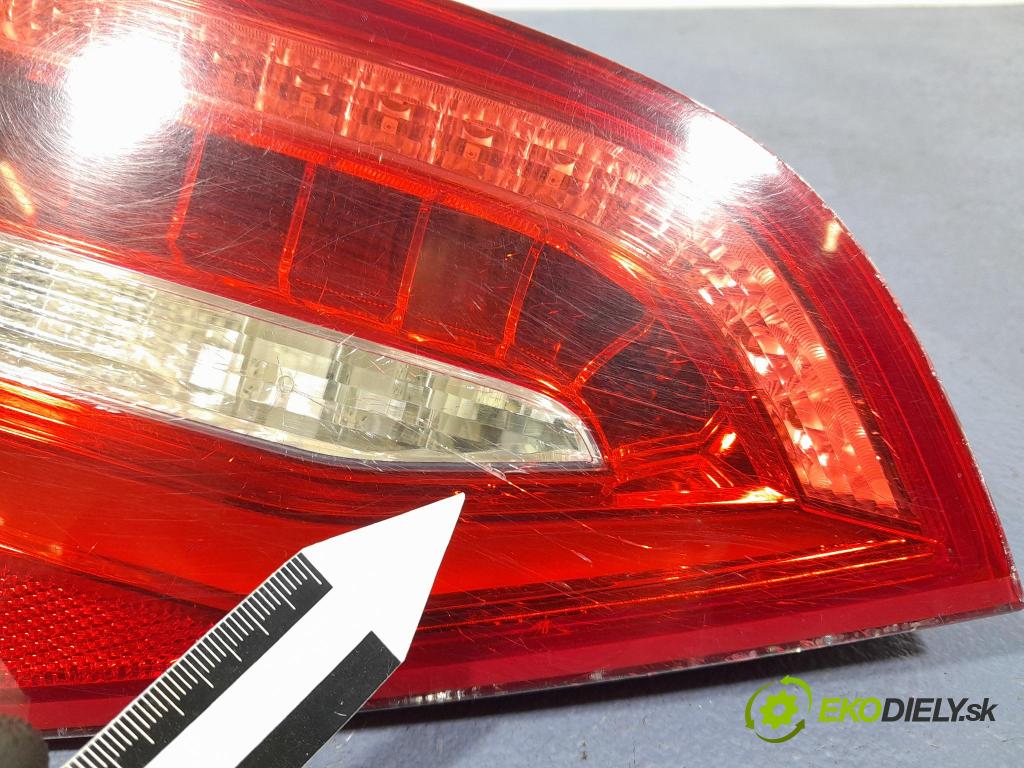 Audi A4 2012 svetlo / reflektor zad ľavá Vnútri: 8K9945093E
