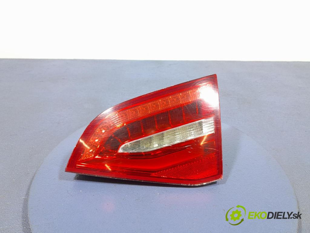 Audi A4 2012 svetlo / reflektor zad Prava: Vnútri: 8K9945094E