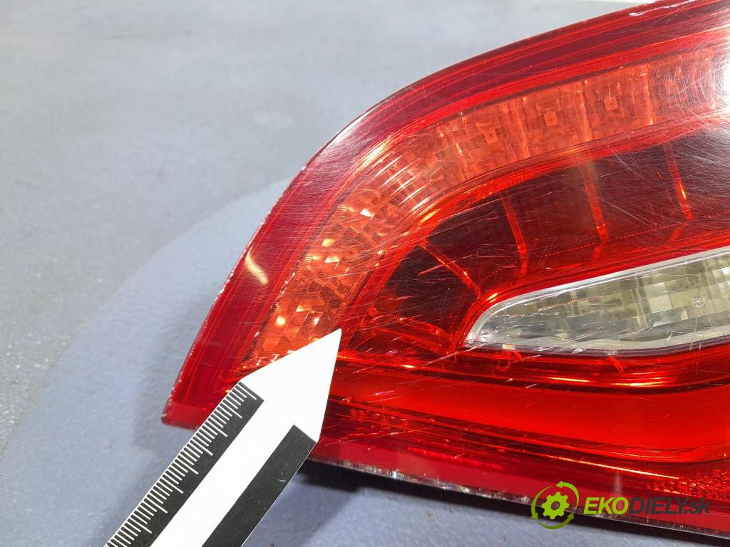 Audi A4 2012 svetlo / reflektor zad Prava: Vnútri: 8K9945094E