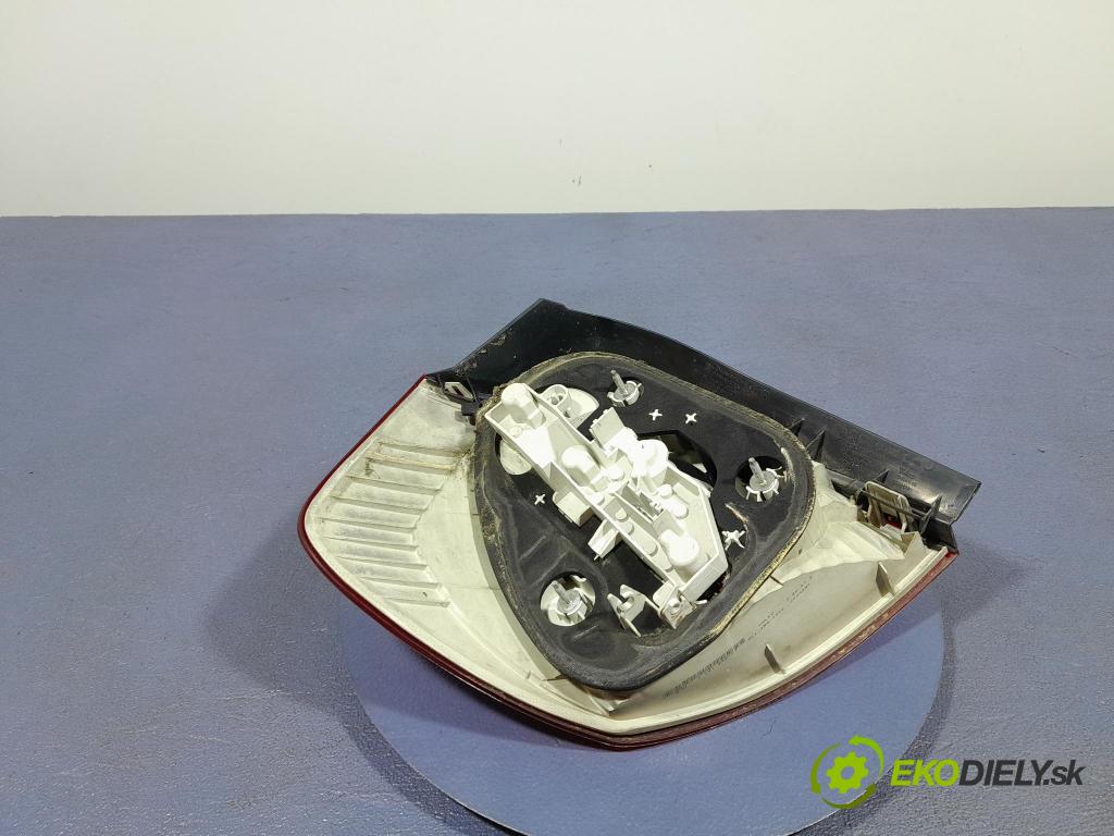 Bmw Seria 1 2007 svetlo / reflektor zad Prava: Vonkajsia: 7181298