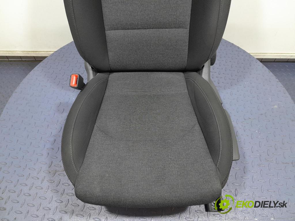 Hyundai I30 2021 Sedačka Ovládače: