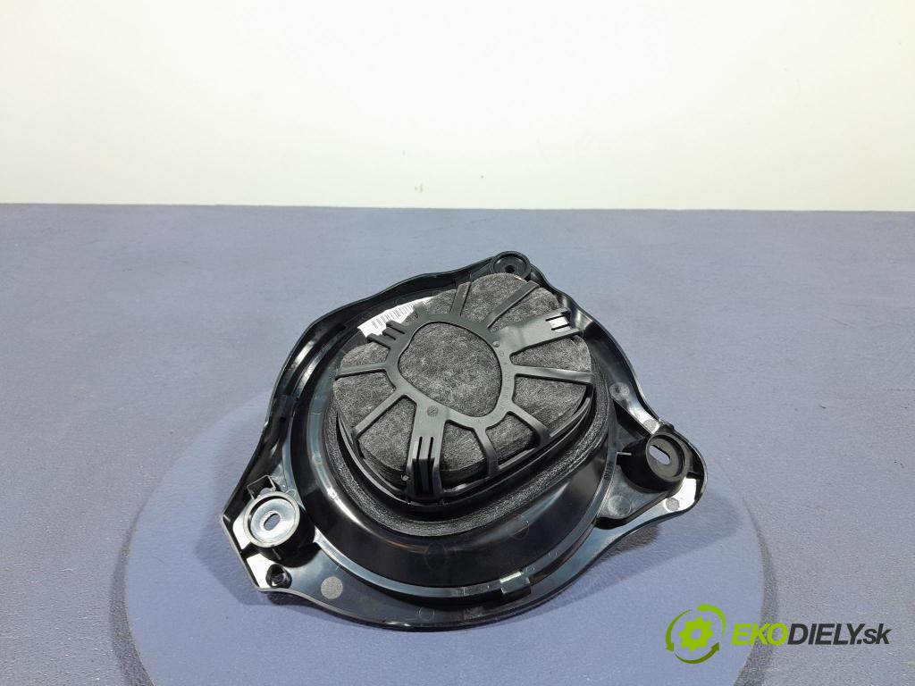 Mercedes Glc-klasa 2016 Reproduktor / Subwoofer: A2058201400