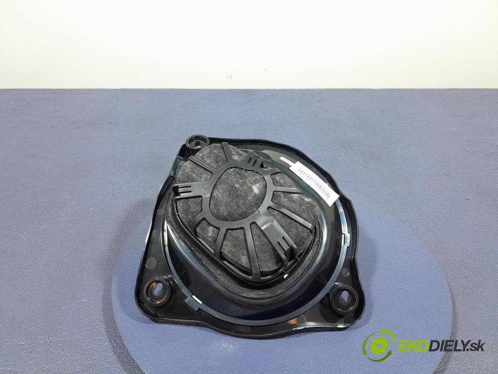 Mercedes Glc-klasa 2016 Reproduktor / Subwoofer: A2058201500