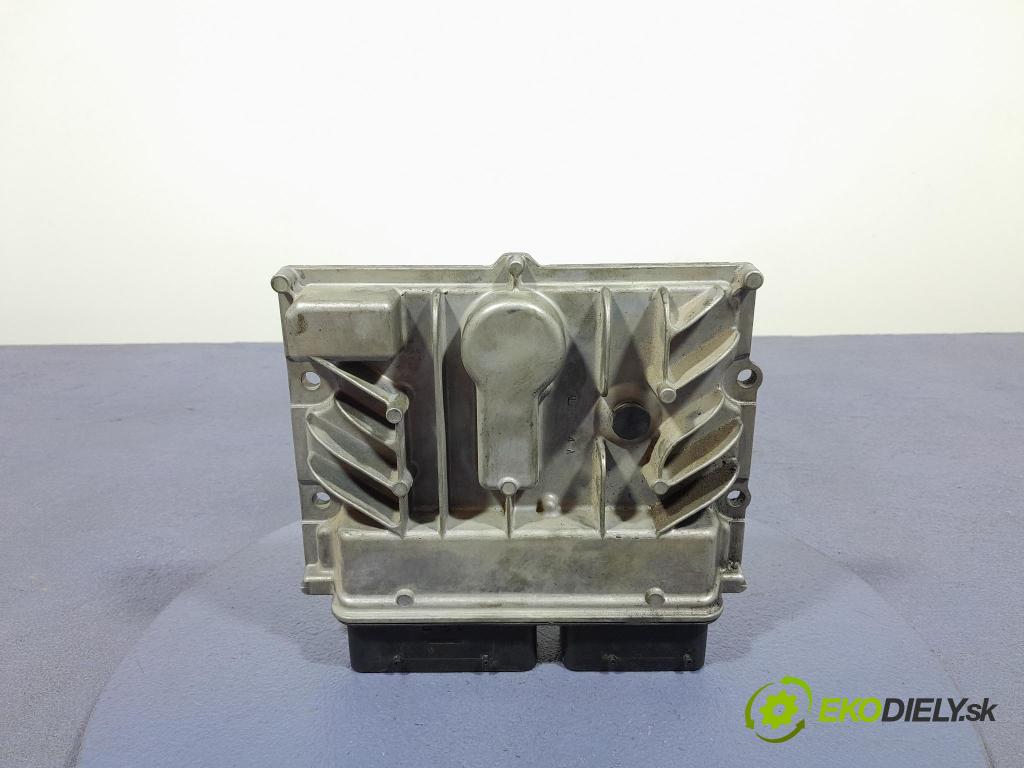 Opel Astra 2013 riadiaca jednotka Motor: 55588354
