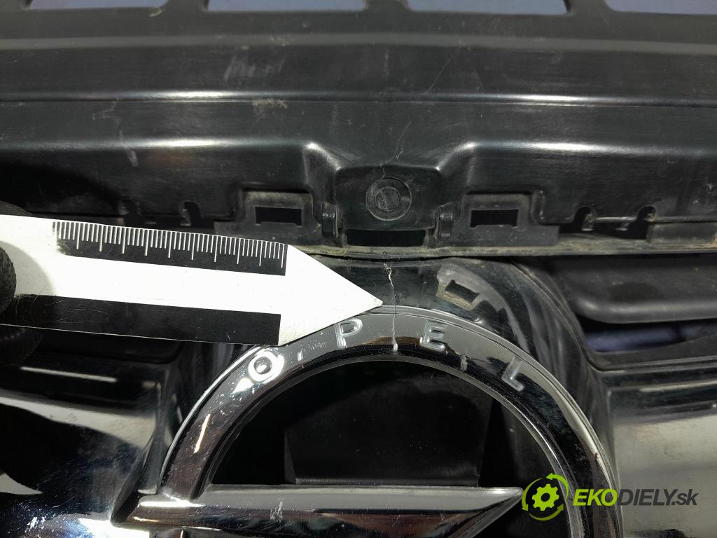 Opel Astra 2013 miežka / Gril: 13368851
