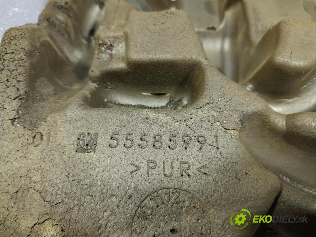 Opel Astra 2013 kryt Motor: 55585989