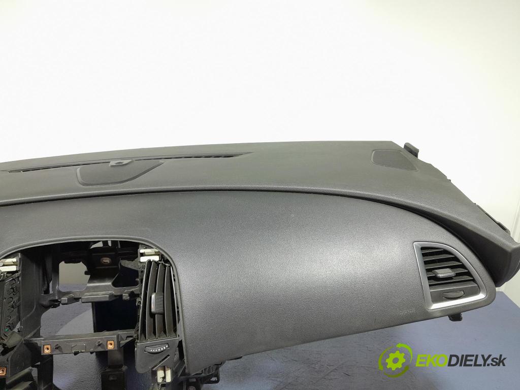 Opel Astra 2013 kokpit,pristrojová doska 13301067