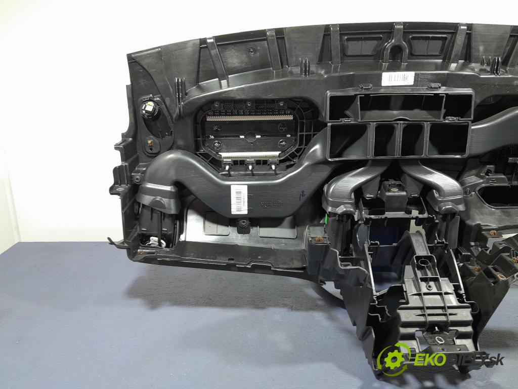 Opel Astra 2013 kokpit,pristrojová doska 13301067