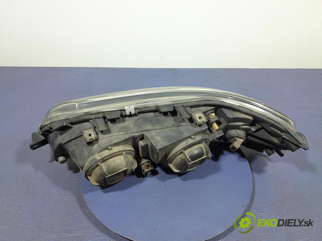 Volvo Xc70 2000 Reflektor: v pravo: 89007904