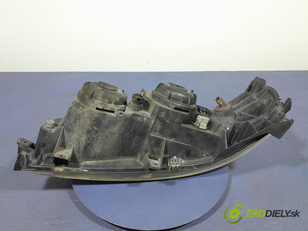 Volvo Xc70 2000 Reflektor: v pravo: 89007904