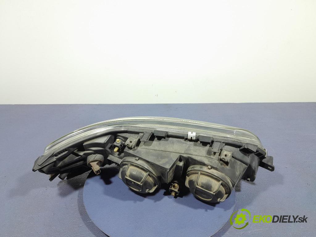 Volvo Xc70 2000 Reflektor: Vľavo: 8662948