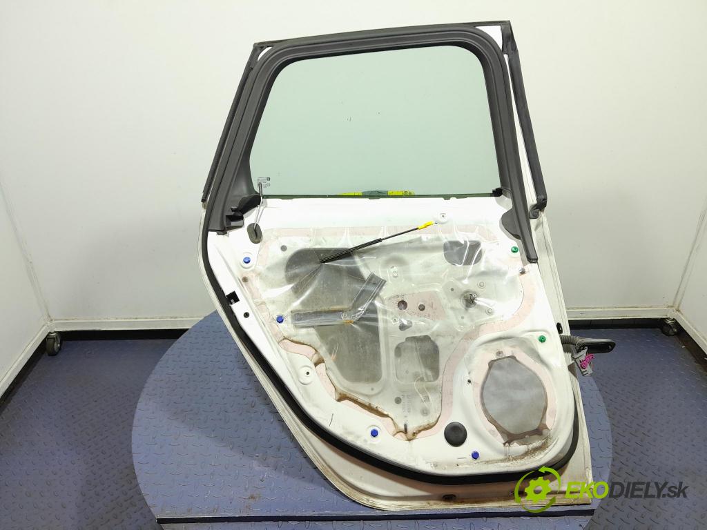 Opel Astra 2013 dveře Zad: Vlevo, odjet: 