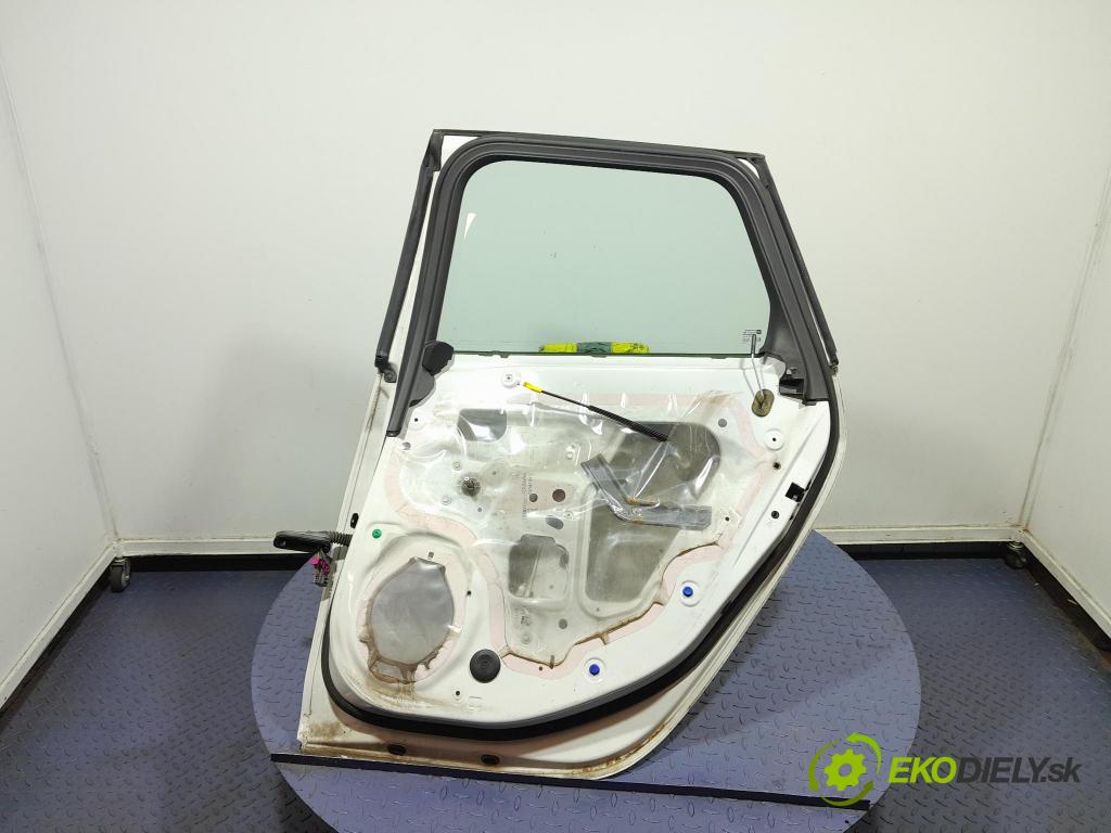 Opel Astra 2013 dveře Zad: prave