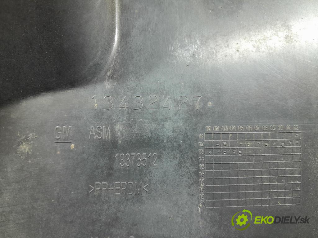 Opel Astra 2013 blatník: Plastický před 13432427