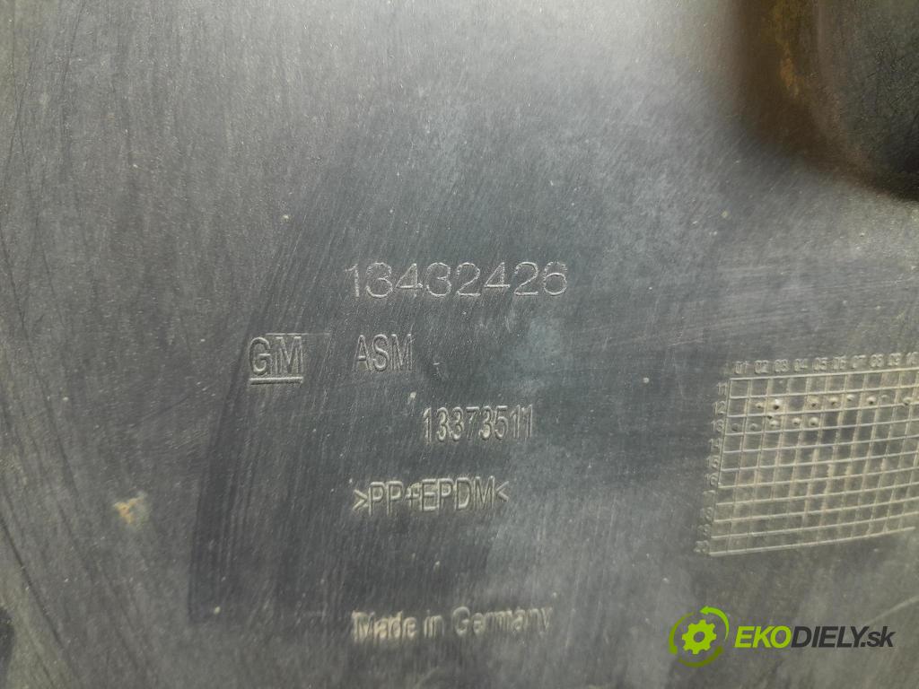 Opel Astra 2013 blatník: Plastický před 13432426