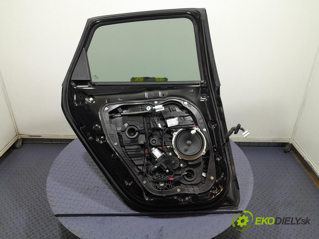 Hyundai I30 2021 dvere zad Vľavo: 