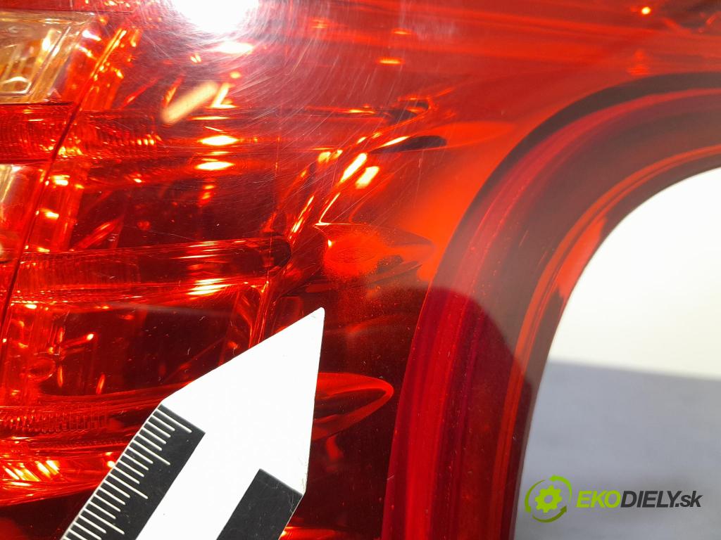 Peugeot 5008 2010 svetlo / reflektor zad Prava: Vonkajsia: