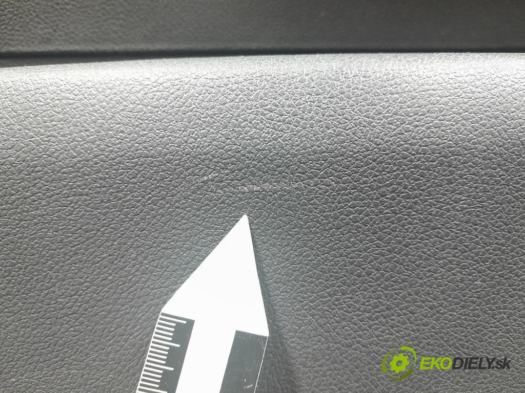 Peugeot 5008 2010 Čalounictví: dvere Predné Prava: