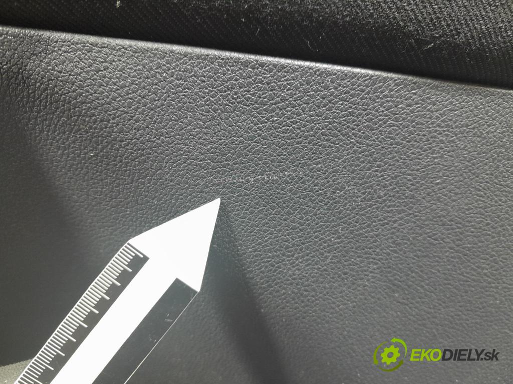 Peugeot 5008 2010 Čalounictví: dvere Predné Prava:
