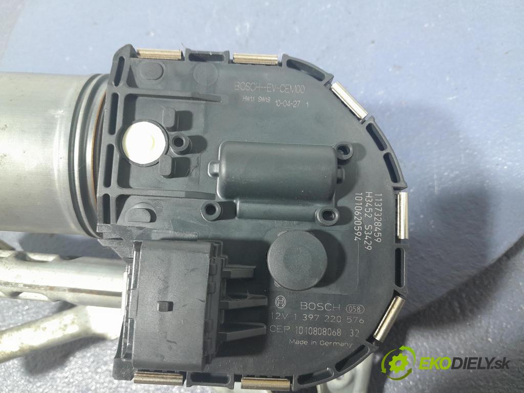 Peugeot 5008 2010 mechanismus motorek Stěrače: před 9671062380