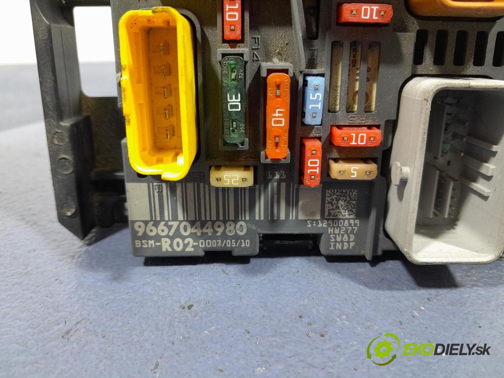 Peugeot 5008 2010 skrinka Poistky: 9667044980