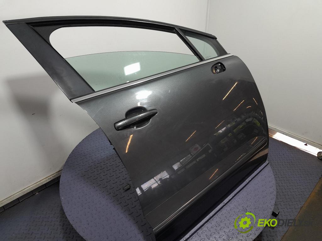 Peugeot 5008 2010 dvere Predné pravé