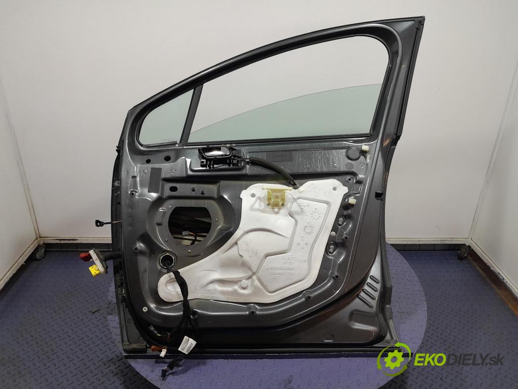 Peugeot 5008 2010 dveře před prave 
