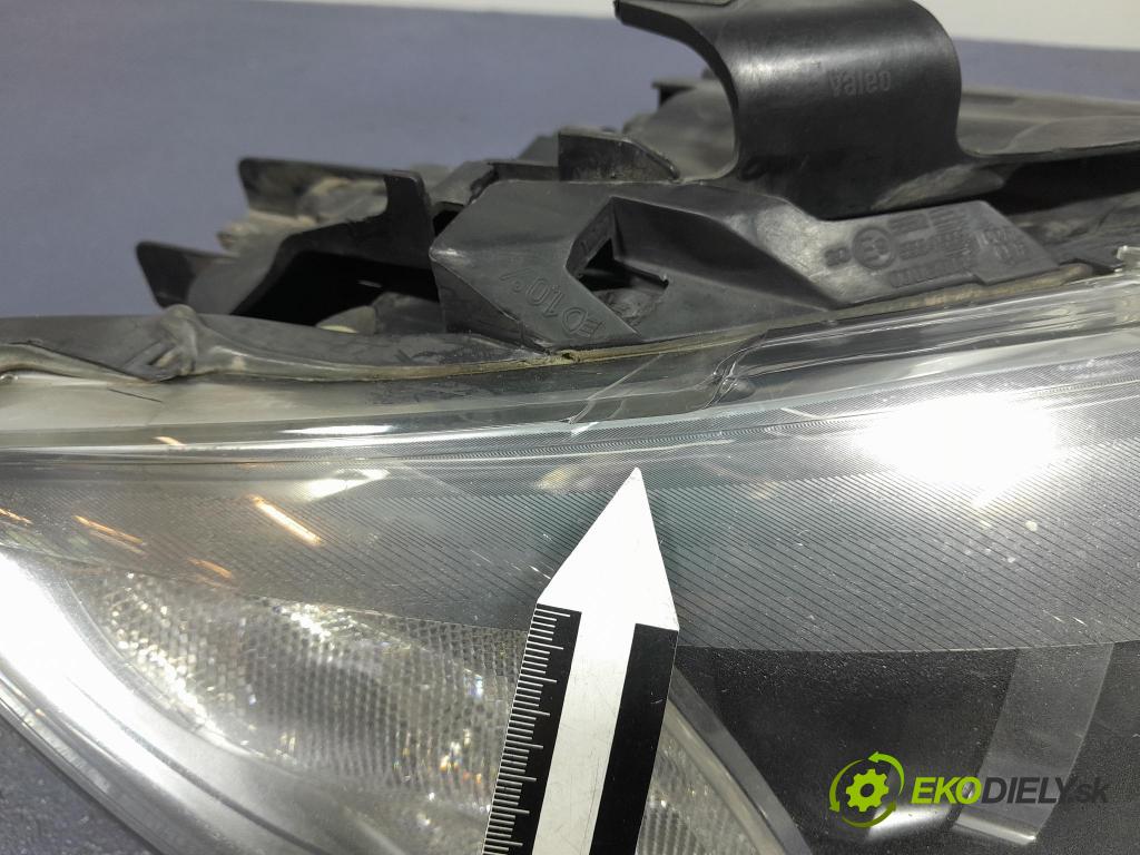 Audi Q7 2008 Reflektor: v pravo: 4L0941004A
