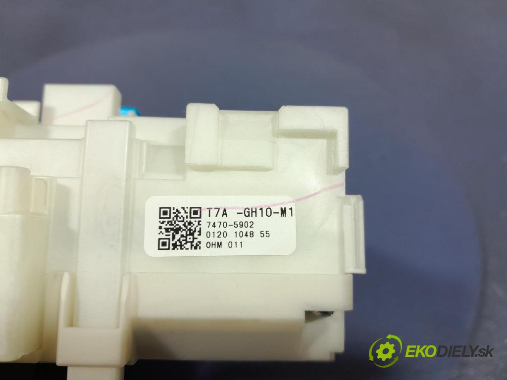 Honda Hr-v 2020 skrinka Poistky: T7A-GH10-M1