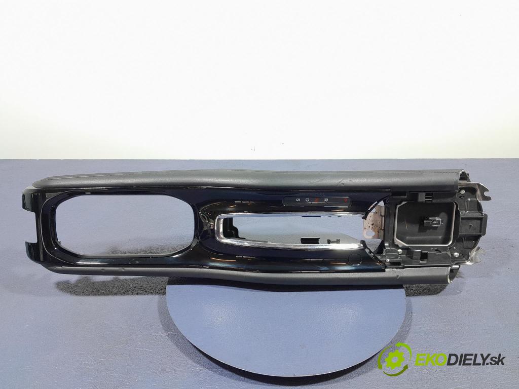 Honda Hr-v 2020 tunel Stredný: