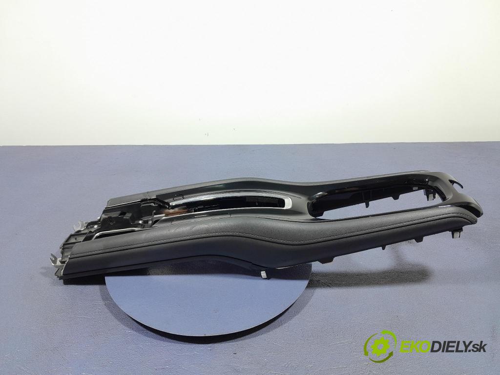 Honda Hr-v 2020 tunel Stredný: