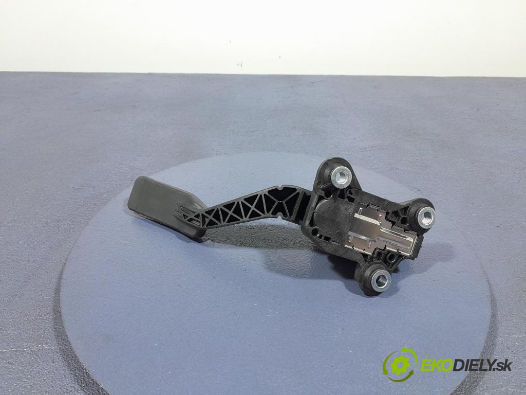 Honda Hr-v 2020 pedal Plyn: